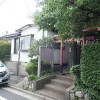 住宅地に完全に溶け込んでしまっているので、目の前を通るまで存在が分りませんでした。