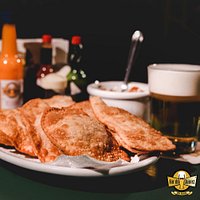 Nossa porção de pastéis sequinhos e crocantes, perfeito para compartilhar com a galera no happy hour!
