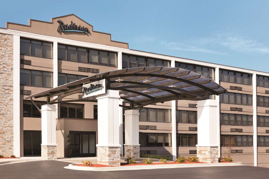 RADISSON HOTEL CHARLOTTE AIRPORT  67     1  2  3    Prices Reviews