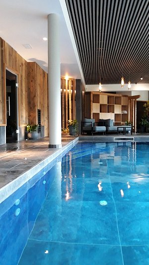 Hôtel Interlaken Lounge Bar & Spa in Xonrupt-Longemer, image may contain: Pool, Swimming Pool, Floor, Plant