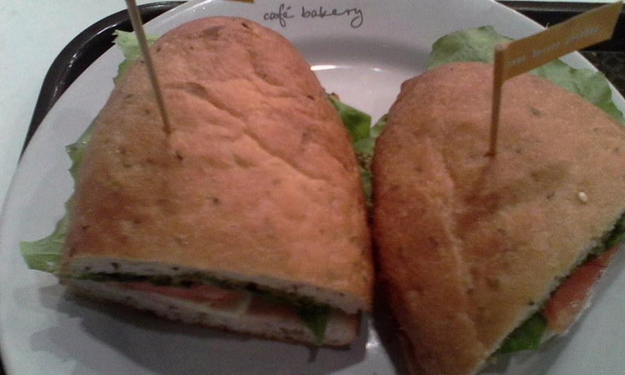Sandwich Chicken Caprese ของร้าน Au Bon Pain ราคา 175 บาท