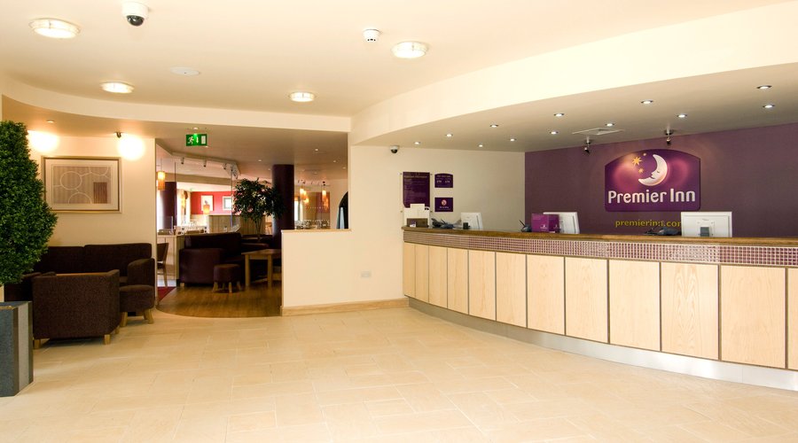 Premier Inn Cambridge (A14, J32) hotel reception