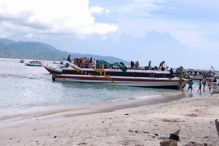 Karuniya jaya fast boat image