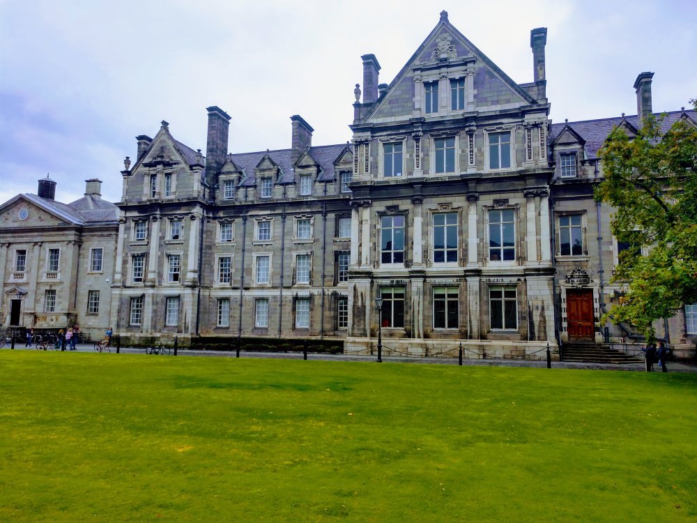 TRINITY COLLEGE CAMPUS - Updated 2024 Prices & Hotel Reviews (Dublin ...