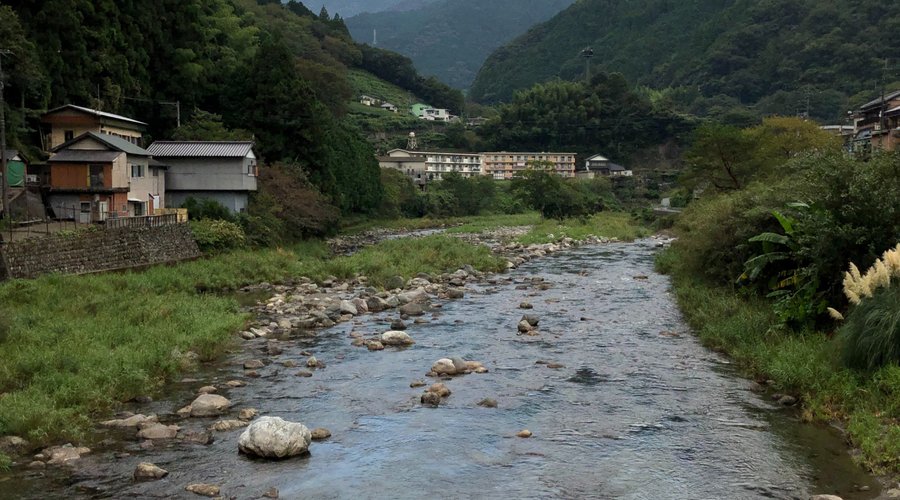 すぐ裏手の長者川