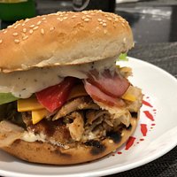Cel mai bun Burger din Iasi ! Va asteptam in zona Dacia statia Bicaz la Club Souvlaki La Yorgo`s !