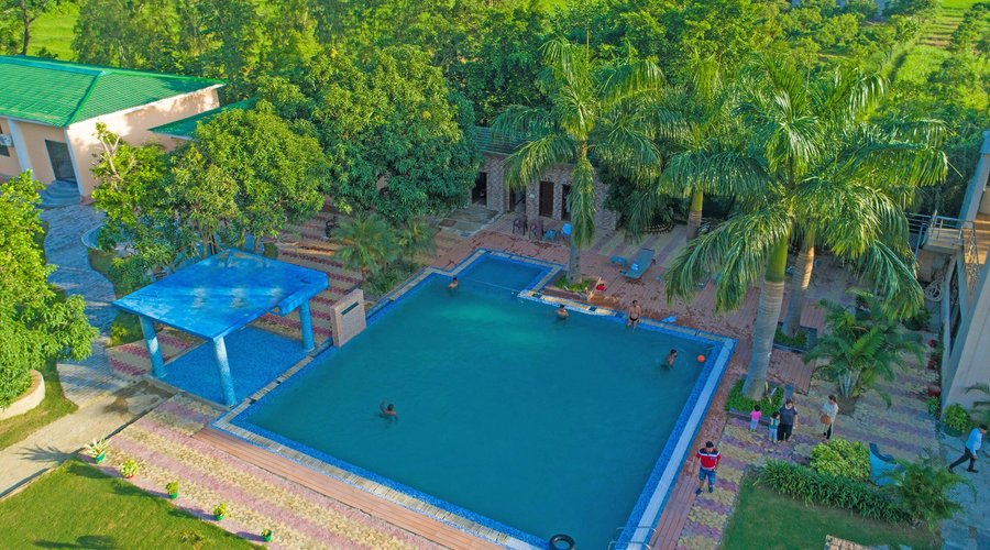 Pool with Rain Dance