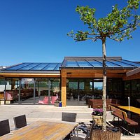 Der neue open Air Bereich lädt bei schönem und auch bei weniger schönem Wetter zum verweilen ein.