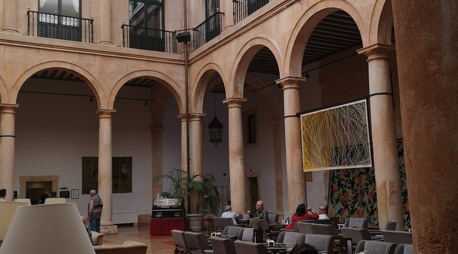 Patio central interior.