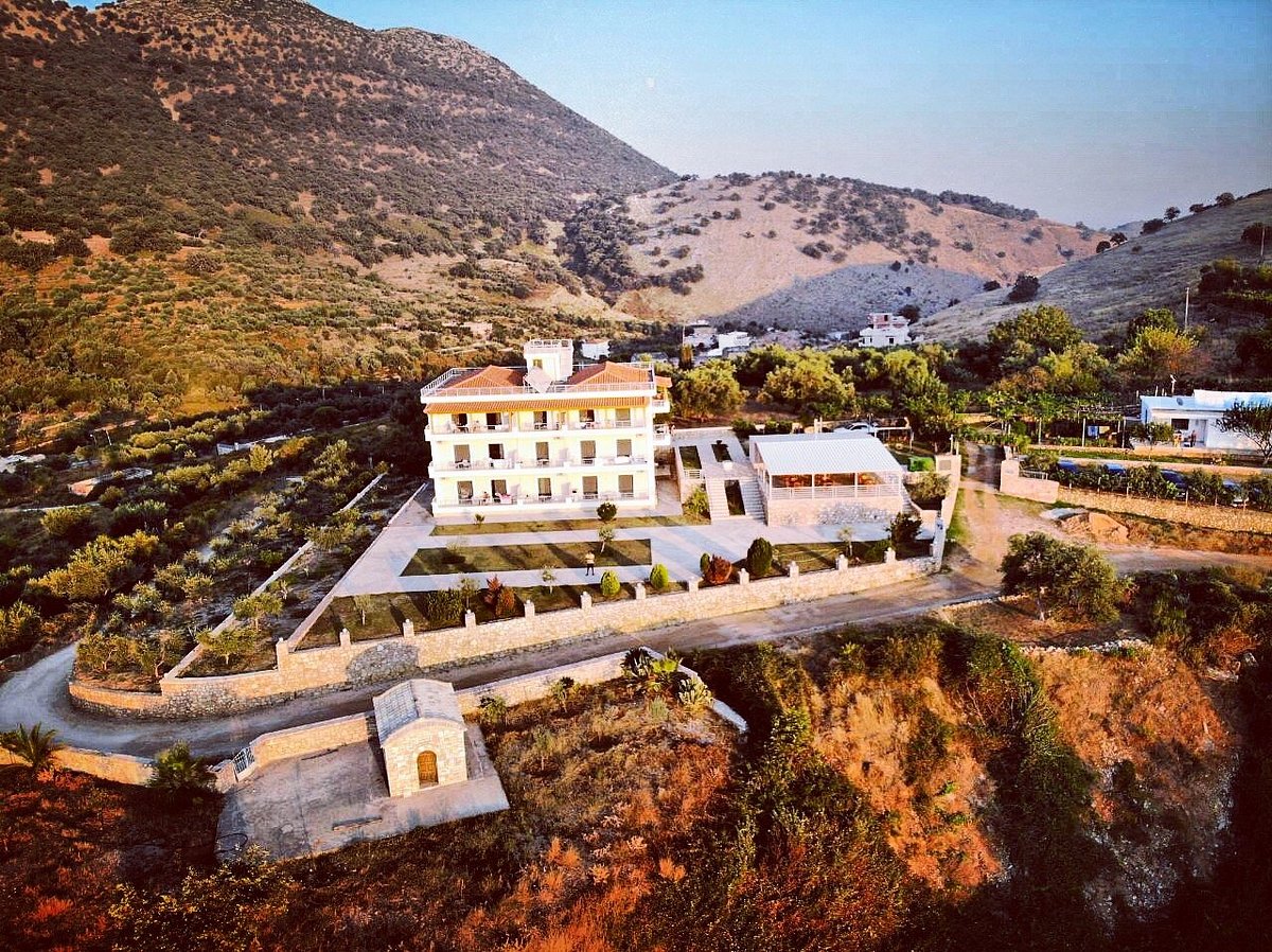 Belvedere Hotel &amp; Suites, hotel en Himare