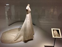 Cristóbal Balenciaga: The Experience of Luxury — Google Arts & Culture