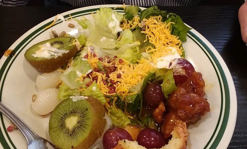 The food is all very tasty and fresh. Many fruits and veggies to choose from.