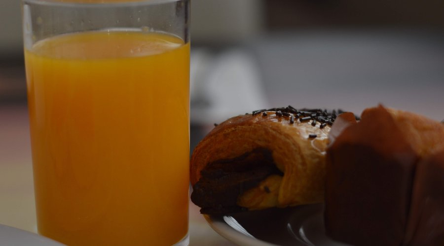 ¡Disfruta de nuestro variado y rico desayuno buffet!