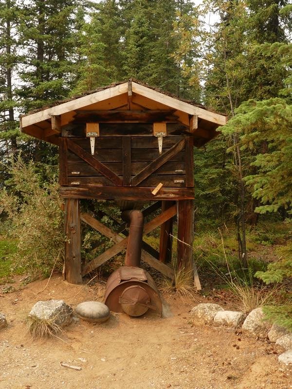 Moose Creek Lodge, a roadhouse on the North Klondike highway in the Yukon  Territory in Canada Stock Photo - Alamy