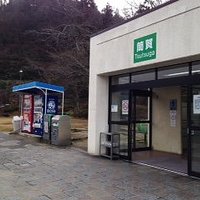 パーキングエリア内の建物です。