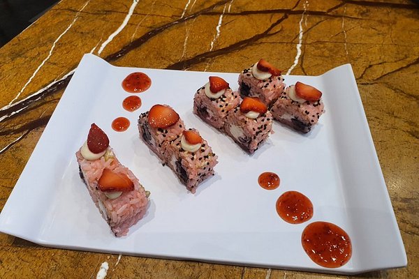 https://dynamic-media-cdn.tripadvisor.com/media/photo-o/19/89/05/70/sushi-berri-roll-de-postre.jpg?w=600&h=400&s=1