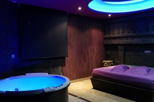Room & Suite