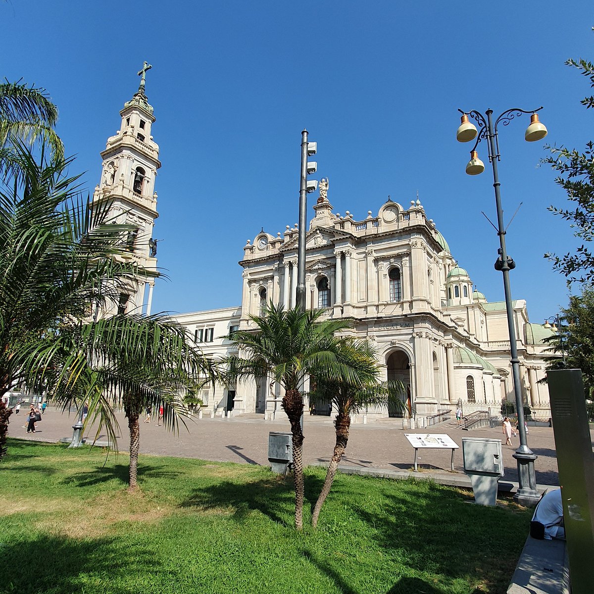 Santuario Della Madonna Del Rosario Santuario Madonna del Rosario di Pompei (Castro) - Alles wat u moet