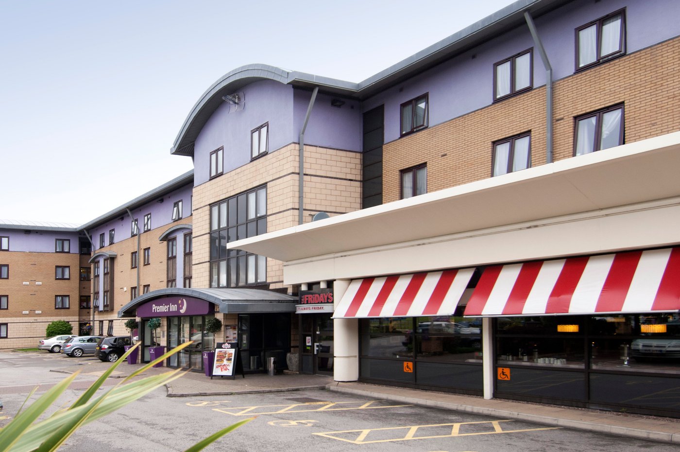 PREMIER INN LEEDS CITY CENTRE (WELLINGTON STREET) HOTEL - Updated 2022