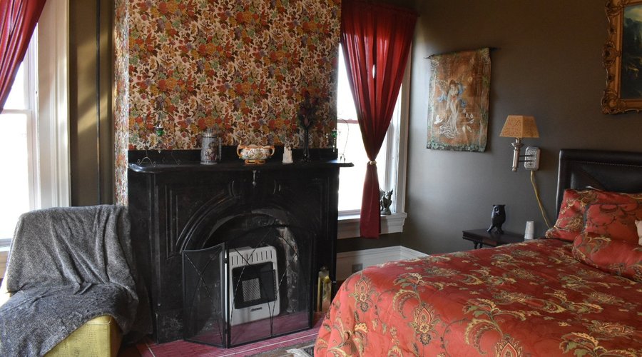 Mystic Rose Room - double bed