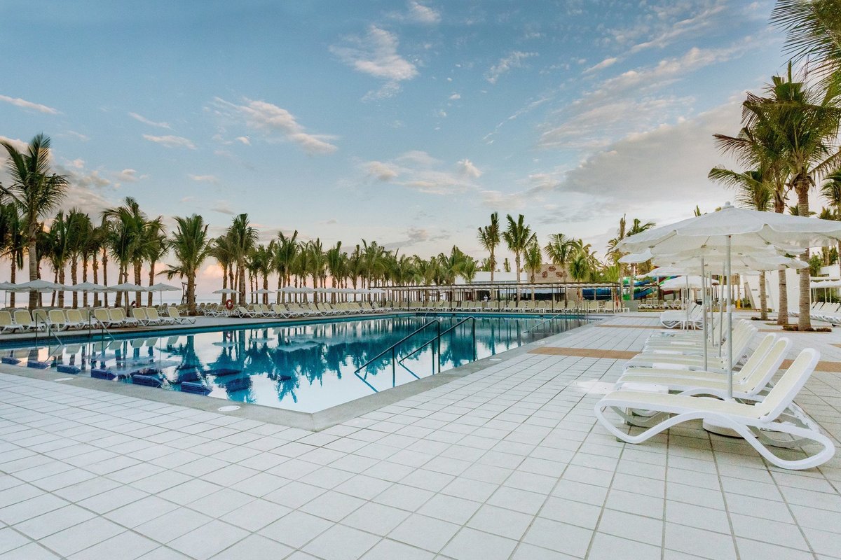 Riu dubai beach resort 4. Mazatlan Riu Emerald Bay. Riu Dubai all inclusive семья. Coneix.