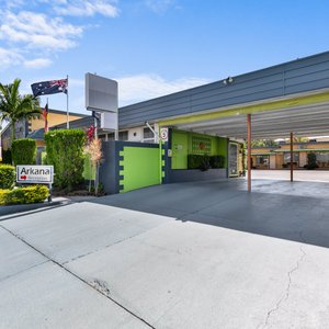 driveway to reception