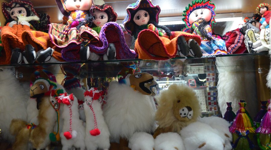 Mercado de Artesanias v Aguas Calientes