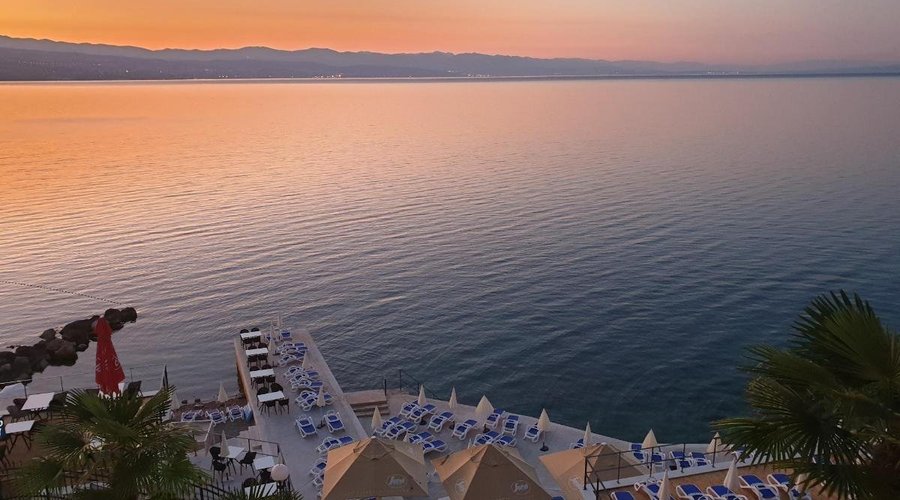 BEAUTIFUL SUNSET VIEW FROM THE ROOM