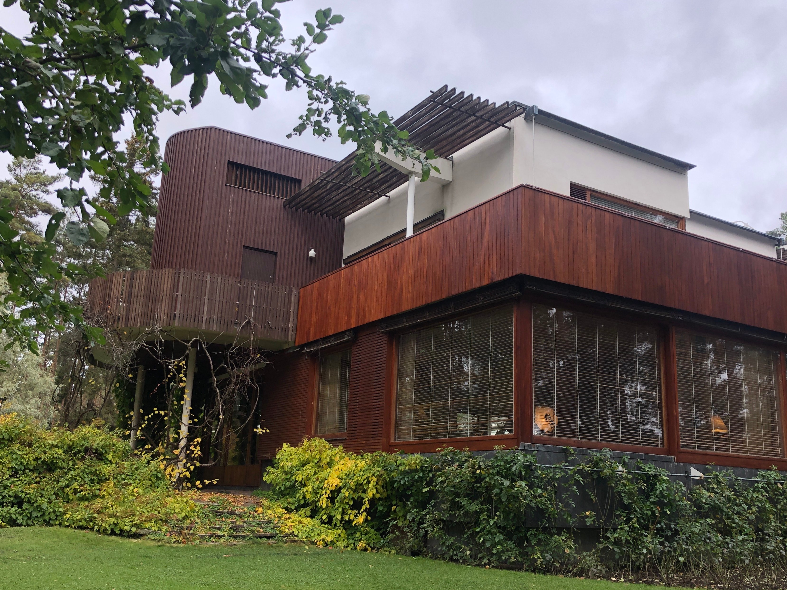 公式サイト - ハイブランドの新作が続々登場 2025年 Villa Mairea - 出発前に知っておくべきことすべて アート・デザイン・音楽