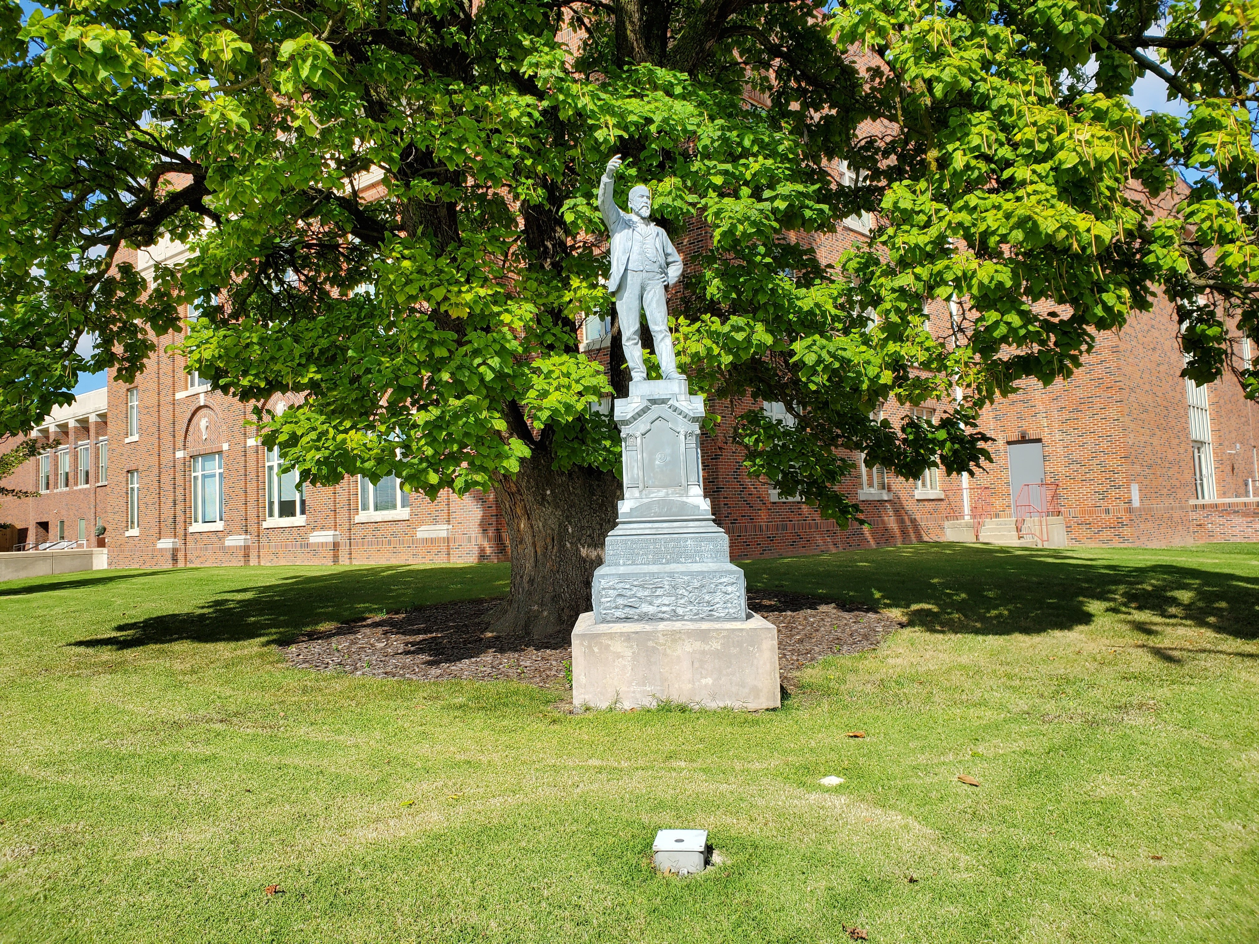 Richard Parks Bland Statue, Lebanon: лучшие советы перед посещением ...