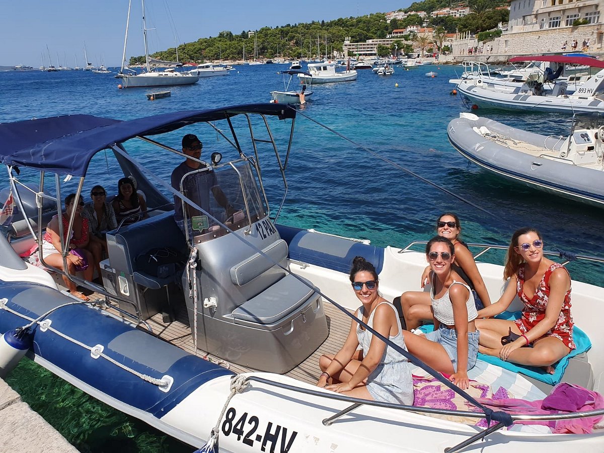 catamaran rental hvar