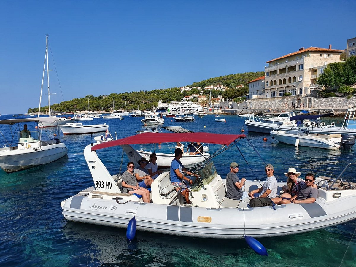 yacht rental hvar