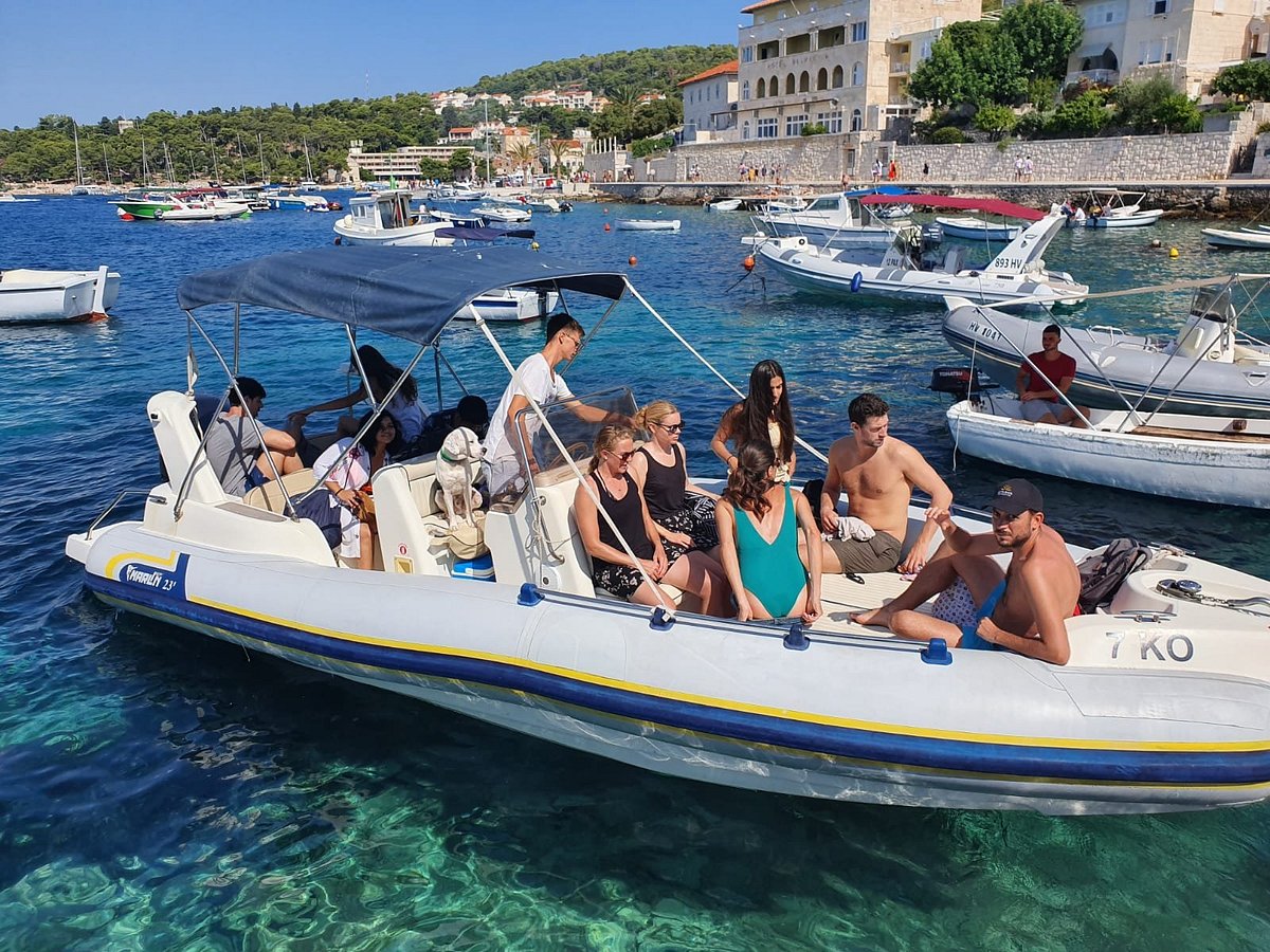 catamaran rental hvar