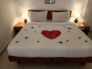 Hotel Abad Metro in Kochi (Cochin), image may contain: Bed, Furniture