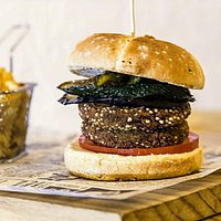 ¡Para todos los gustos! Nuestra hamburguesa vegetariana 🌱🍔 #JimmysBar