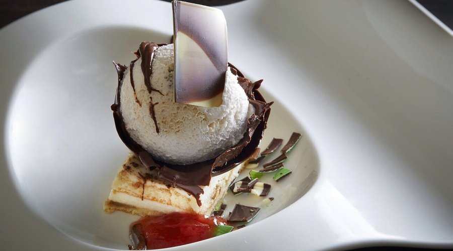 Tiramisú con mousse de yogurt natural