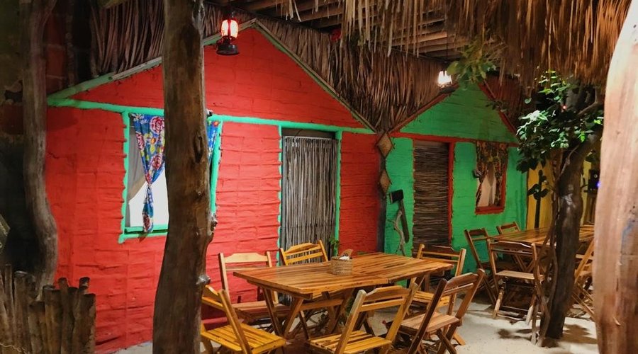 Ambiente aconchegante, pé na areia com decoração em temática regional 🌵🌵 