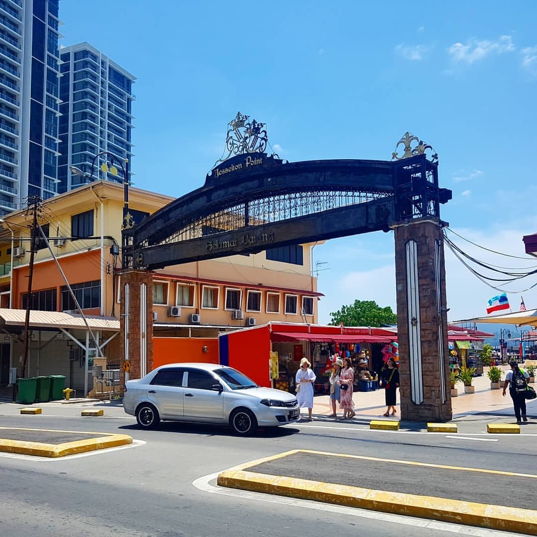 jesselton point 買い物 サンダル ストア