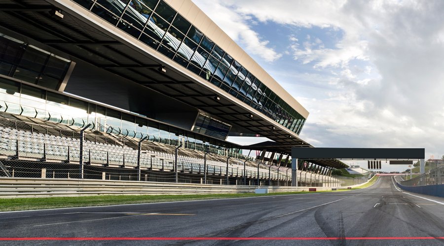 Der Red Bull Wing - Das Tor zum Red Bull Ring und der Welt des Spielbergs.