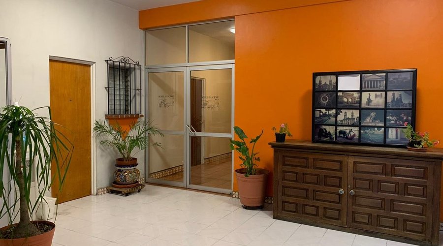 Entrada a habitaciones de planta baja