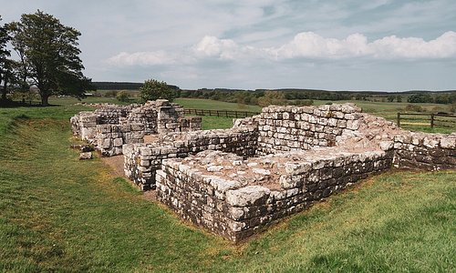 Explore the most extensive Roman remains in the world on a walking holiday along the stunning Hadrian's Wall Path.
Walk from coast to coast across the dramatic landscapes of northern England and enjoy breath-taking views across Cumbria and Northumberland on an exhilarating 6-day hike. For details see: http://ow.ly/d98730oTyMQ