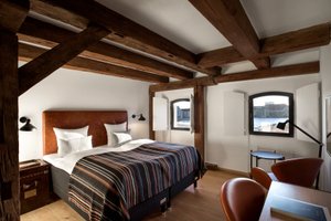 Room & Suite