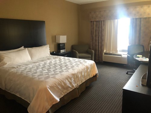 HOLIDAY INN & SUITES ST. PAUL NE - LAKE ELMO, AN IHG HOTEL - Updated ...