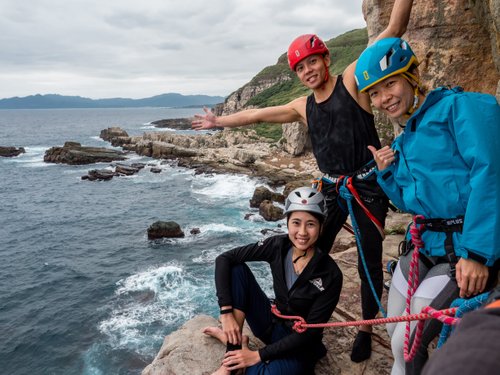 Making new climbing friends at Long Dong Taiwan after dropping in