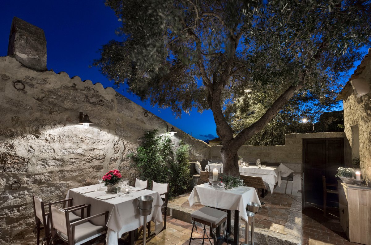 RISTORANTE GIAGONI IN PIAZZA, San Pantaleo - Restaurant Reviews, Photos ...