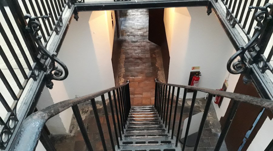 The stairs inside 