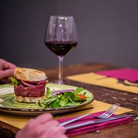 Tartaburger per tutti 😎
______________________________
🍽 Nedo - L'officina dei golosi
📍 Piazza Paolo Uccello
☎️ 055 715246
#nedolofficinadeigolosi