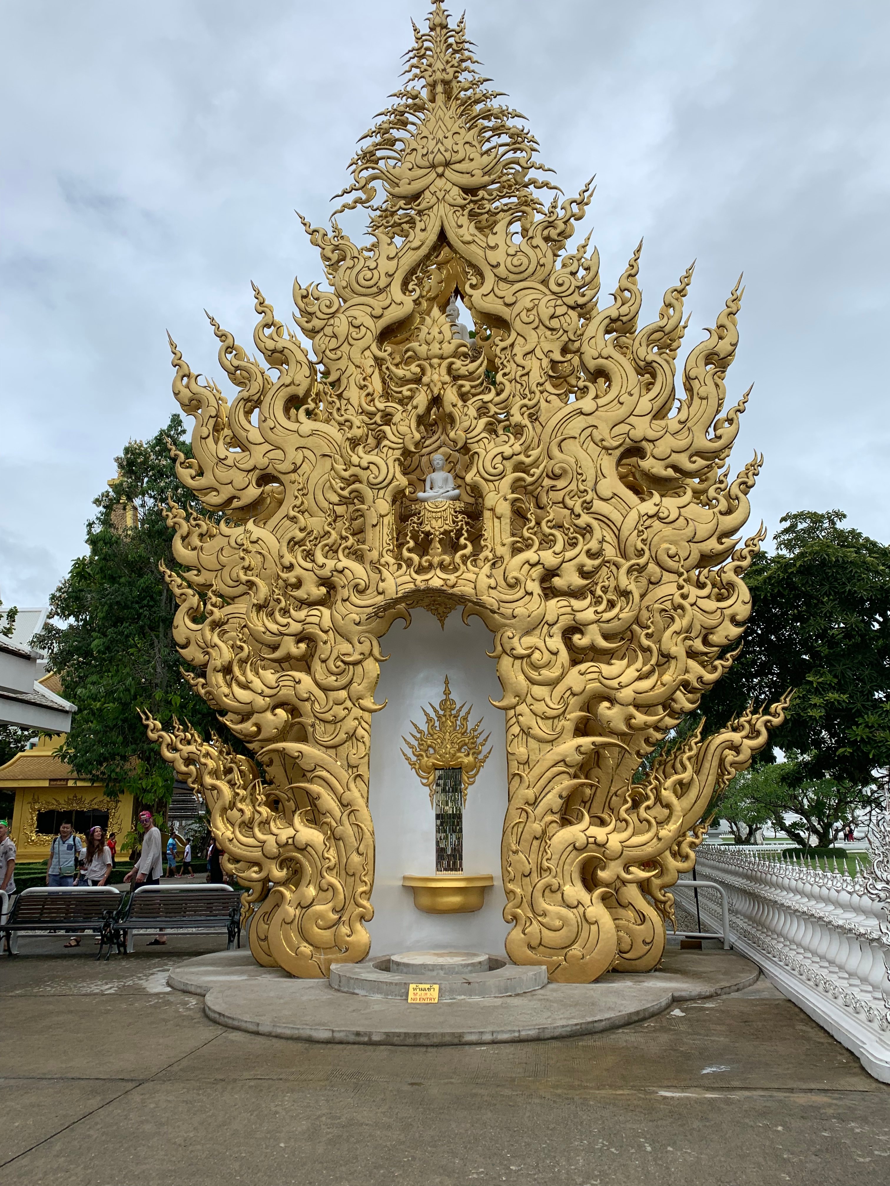 2024 (Chiang Mai) Chiang Rai Day Tour: White Temple-Baan Dam Museum ...