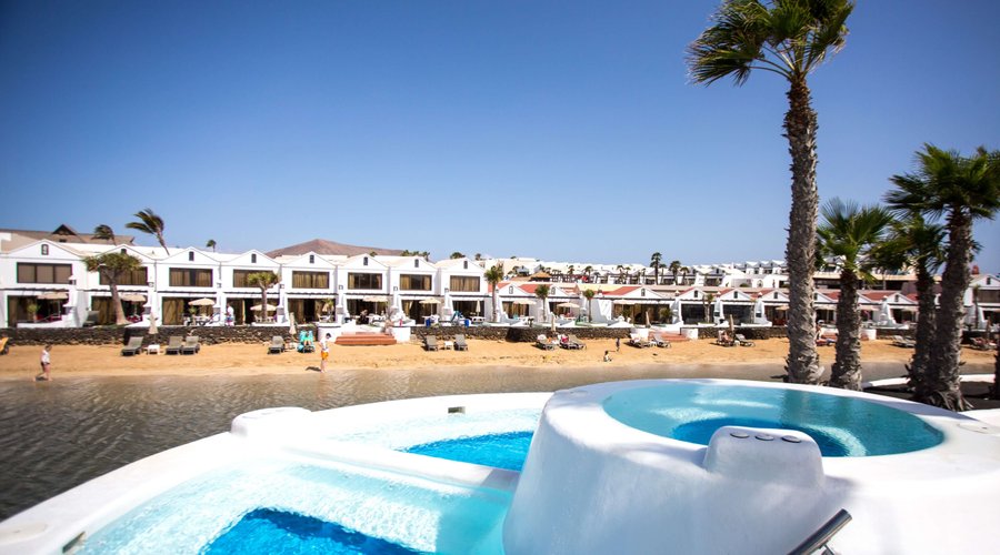 Jacuzzi y playa privada