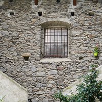 Finestra con inferiate